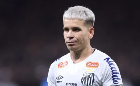 Soteldo desfalca Santos por lesão na coxa e perde período da Data FIFA; Pituca, Schmidt e Gil também ausentes