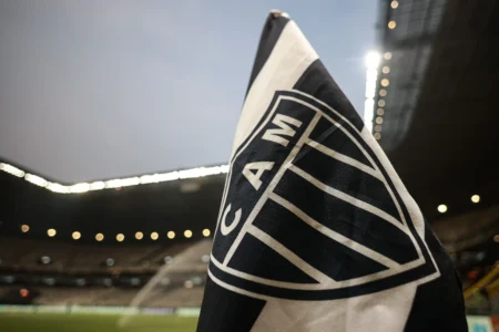 Atlético-MG: Desafio de Reduzir Dívida de R$ 1,8 Bilhão e Manter Investimentos