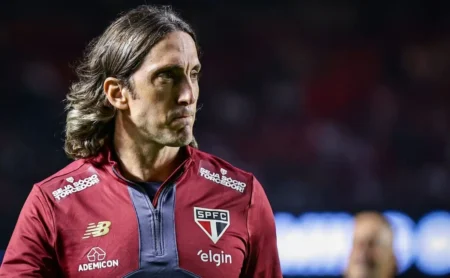 São-paulinos pressionam Zubeldía antes de jogo fora: "Vitória é tudo!"