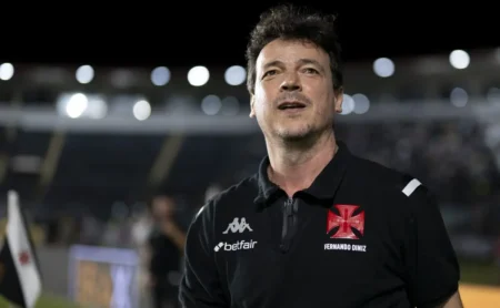Vascaínos convocam e pressionam Fernando Diniz por vaga na Copa do Brasil