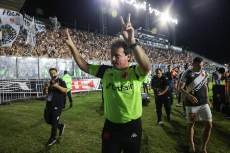 São Januário volta a vibrar: Vasco reencontra mata-mata com retrospecto positivo e Diniz em sintonia