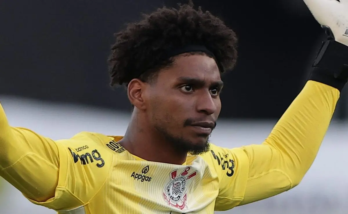 Hugo Souza fala sobre sua saída do Flamengo e não lamenta o fim da passagem