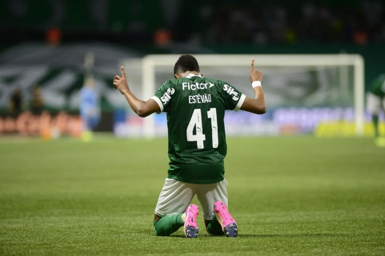 Palmeiras vende 27 mil ingressos a preços acessíveis para a despedida de Estêvão no Allianz Parque