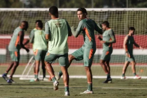 Fluminense viaja para Brasília sem Keno para duelo com Aparecidense pela Copa do Brasil