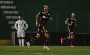 São Paulo abre mão de Carlão e prioriza alternativas internas após ausência de Calleri