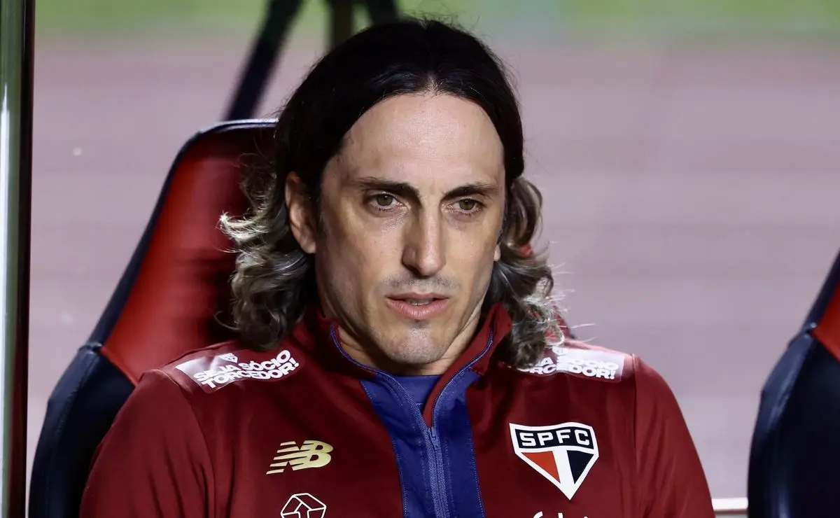 Zubeldía, técnico do São Paulo, suspenso por dois jogos devido a reclamação desrespeitosa