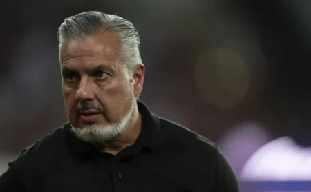 Eintracht Frankfurt observa Evertton Araújo, do Flamengo, e José Boto analisa cláusula rescisória