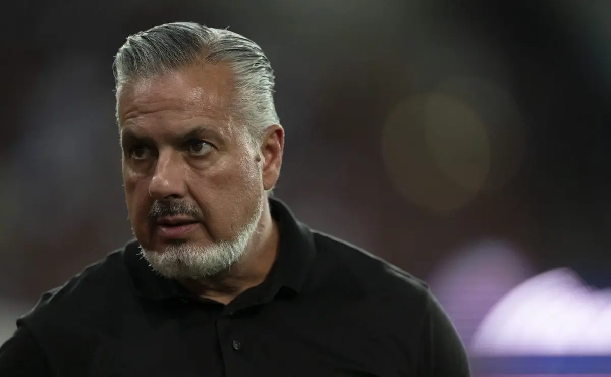 Eintracht Frankfurt observa Evertton Araújo, do Flamengo, e José Boto analisa cláusula rescisória