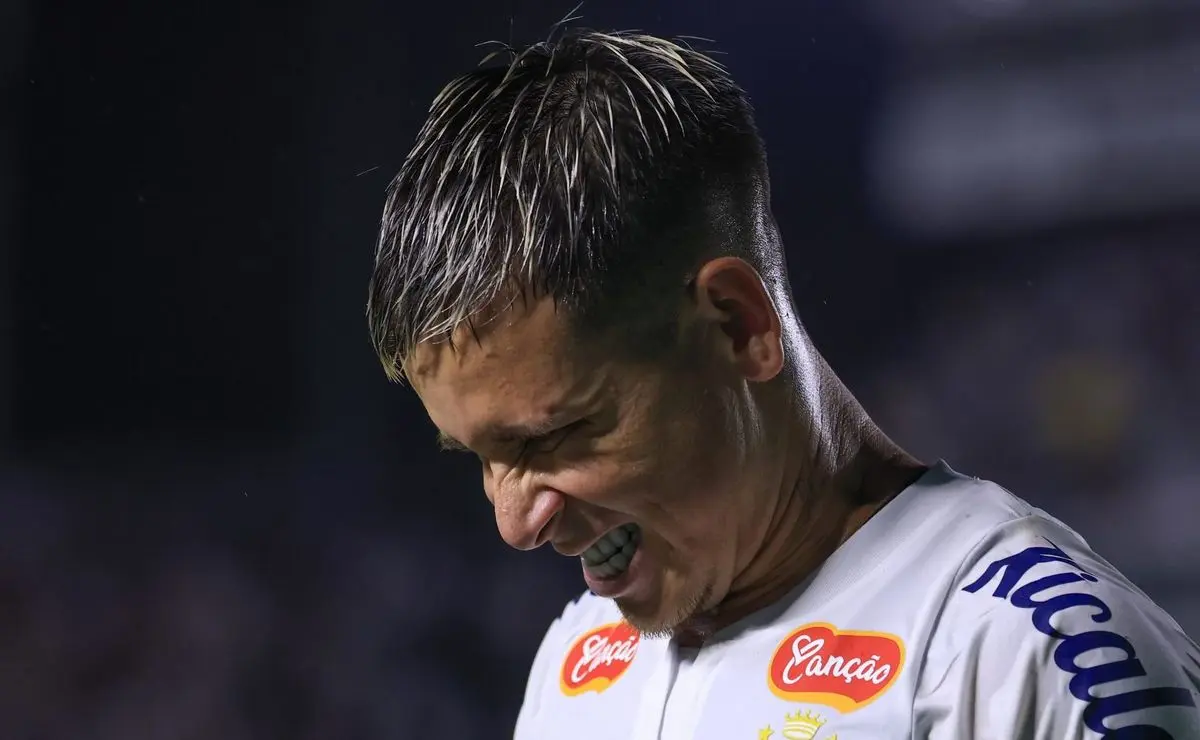 Santos: Lesões Atrapalham e Cléber Xavier Enfrenta Desafios na Montagem do Time