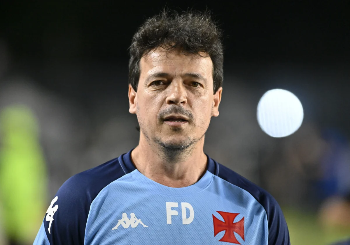 Diniz celebra treino emocional em classificação do Vasco nos pênaltis: "Não escreveria esse roteiro"