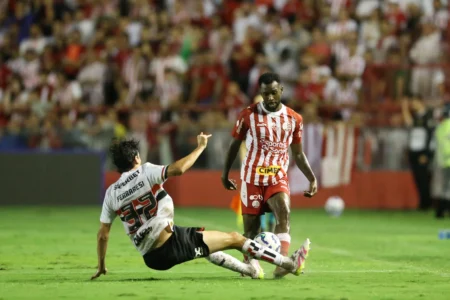 Luciano critica Ferraresi após cartão vermelho em jogo contra o Náutico: "Inadmissível"