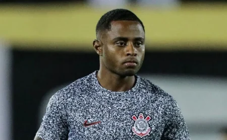 Palacios Gera Polêmica no Corinthians ao Curtir Vídeo Crítico a Maycon