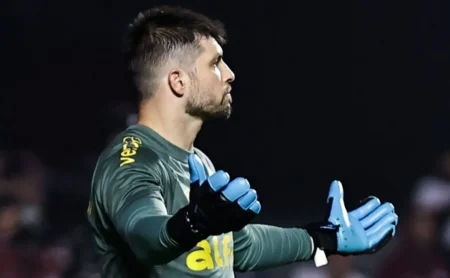 "Indignação Revelada: Tiago Volpi Critica Arbitragem Após Derrota do Grêmio para o CSA"