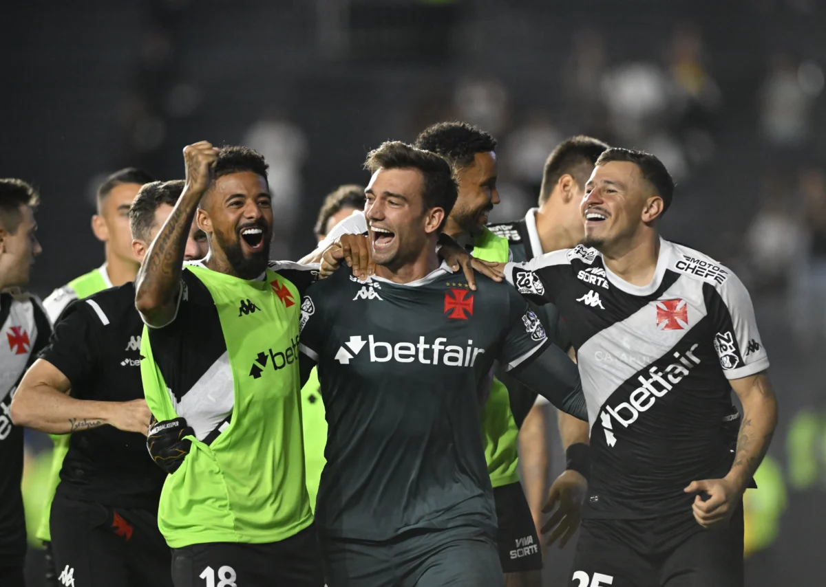 Vasco desmorona no segundo tempo e compromete classificação, culpa de Léo Jardim?