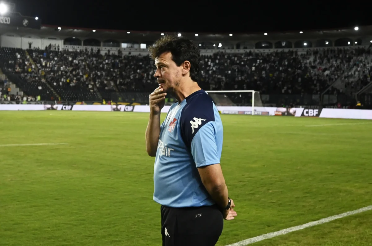 Diniz: da irritação com Loide à aflição na disputa por pênaltis, veja a reação na classificação do Vasco