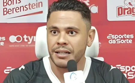 Náutico: Auxiliar técnico critica arbitragem em derrota para o São Paulo.