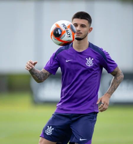Corinthians: Dorival Júnior testa zagueiro e volante na lateral.