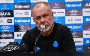 Mano Menezes: Grêmio não planeja muitas contratações na próxima janela.