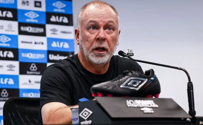 Mano Menezes aponta afobação do Grêmio e prejuízos do VAR como maiores problemas.