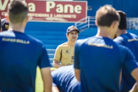 Lúcio Flávio: De ídolo do Botafogo a técnico da Aparecidense e quase jogador do Fluminense