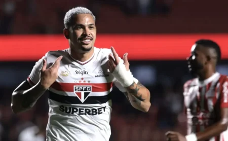 Luciano Brilha Duas Vezes: Destaque em Vitórias do São Paulo Contra o Náutico na Copa do Brasil