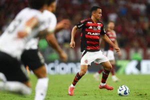 "Anárquico" de Matheus Gonçalves Busca Adaptação no Flamengo sob Filipe Luís