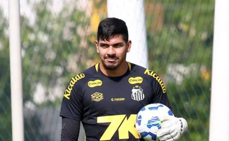 Obstáculo santista: futuro de outro goleiro pode barrar João Paulo no Cruzeiro