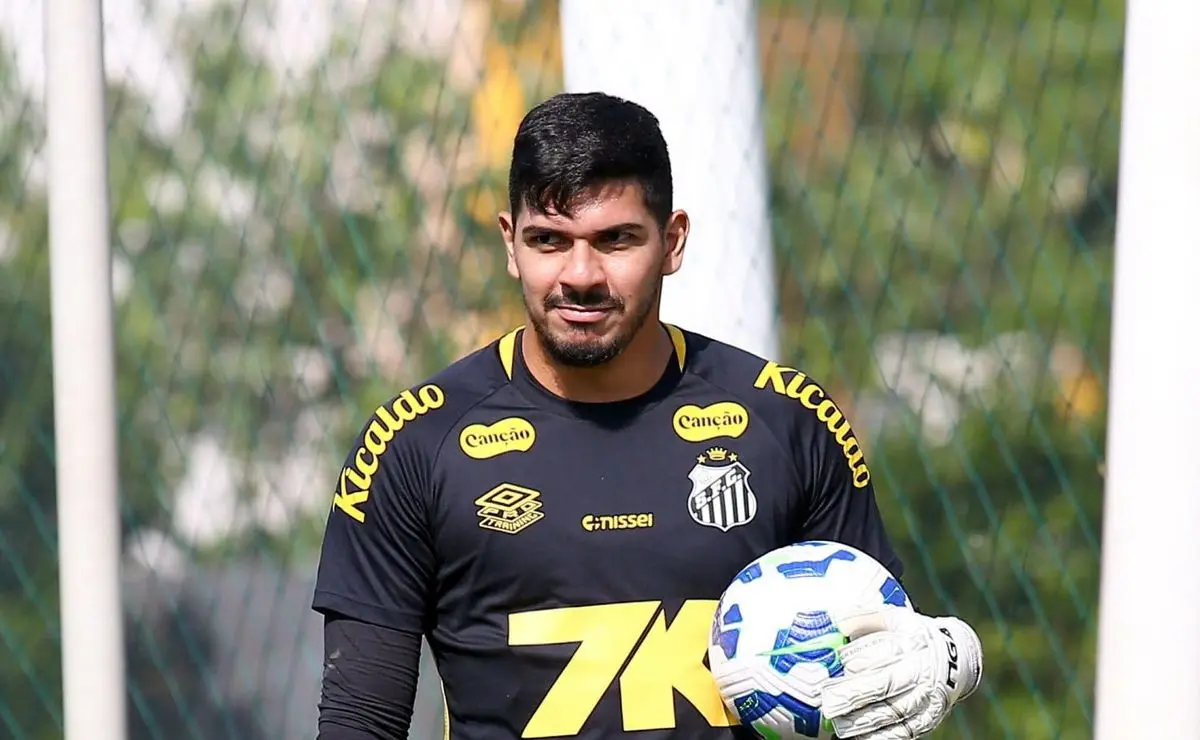 Obstáculo santista: futuro de outro goleiro pode barrar João Paulo no Cruzeiro