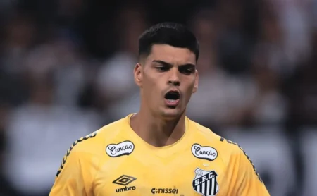 Santos negocia saída de Brazão e busca manter João Paulo no elenco