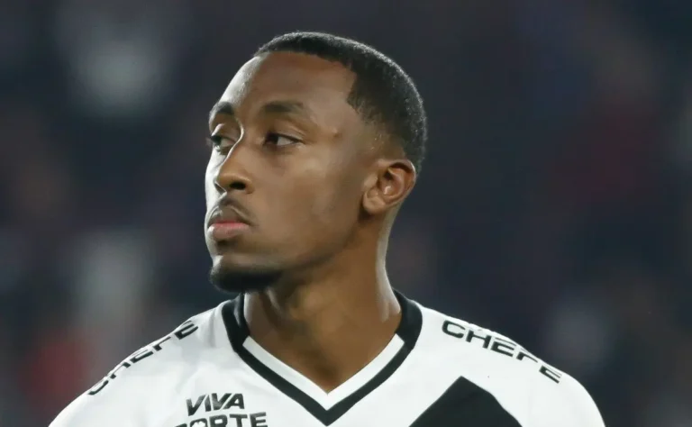 Luiz Gustavo: Destaque como Zagueiro Titular do Vasco em Cinco Jogos