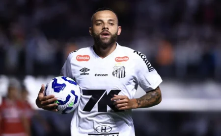 Guilherme Retorna ao Santos em Jogo Crucial da Copa do Brasil e Venda é Descartada