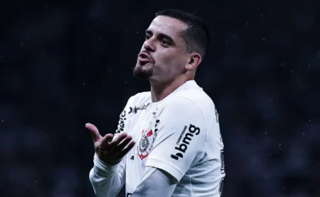 Fagner Retoma Alto Nível, Desloca William e Expõe Falha Estratégica no Corinthians