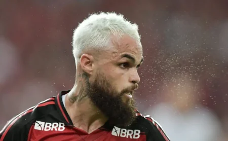 Flamengo vende Evertton Araújo para a Europa após saída de Michael