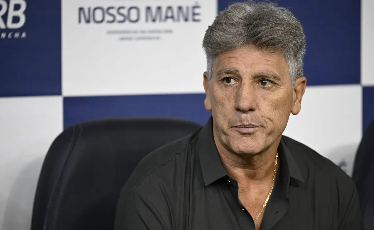 Fluminense Goleia, Mas Torcida Critica Desempenho Sob Comando de Renato Gaúcho