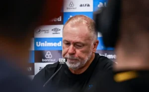 Mano Menezes revela pedido aos jogadores do Grêmio e fala sobre lesão de Monsalve: "Ouvi sobre ser antiético"
