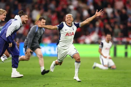 Richarlison conquista título europeu com o Tottenham e busca redenção