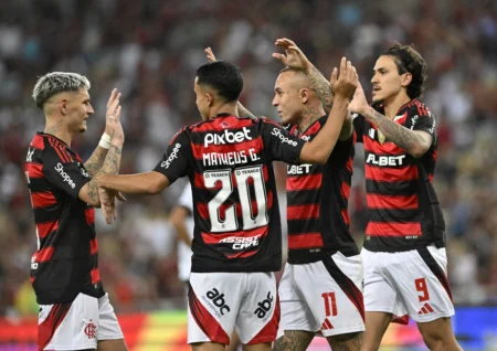 Flamengo Passeia com Reservas e Garante Classificação no Maracanã