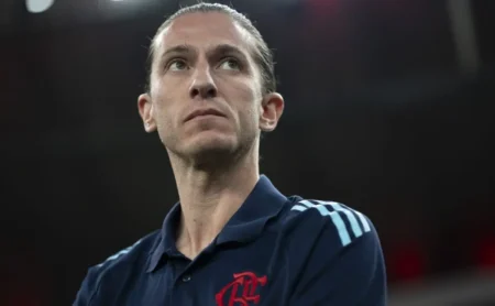 Filipe Luís rebate críticas após goleada do Flamengo: "Eu não chuto"
