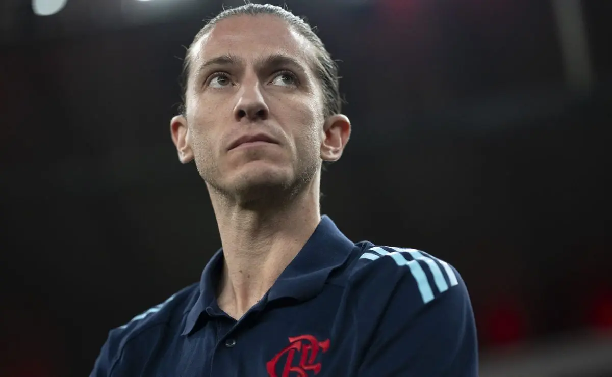 Filipe Luís rebate críticas após goleada do Flamengo: "Eu não chuto"