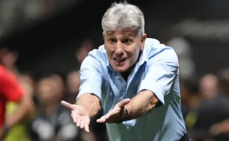 Renato Gaúcho avalia desempenho do Fluminense, cita rivais e analisa o futebol brasileiro.