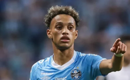 Dínamo Impede Transferência de Bitello ao Botafogo por Preocupações Financeiras