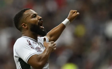 Samuel Xavier: Novo Top 3 de Laterais-Artilheiros do Fluminense no Século