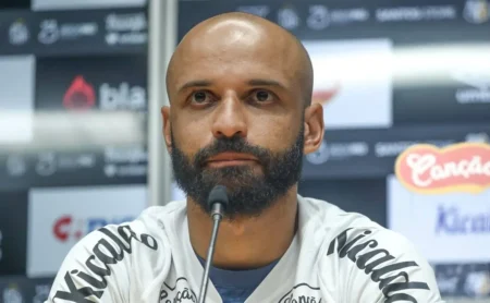 Thaciano busca redenção no Santos após críticas