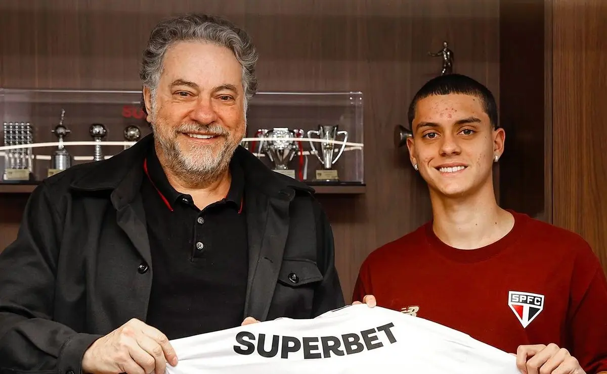 São Paulo estende contrato de Lucca até 2028 e ação de Julio Casares gera debate.