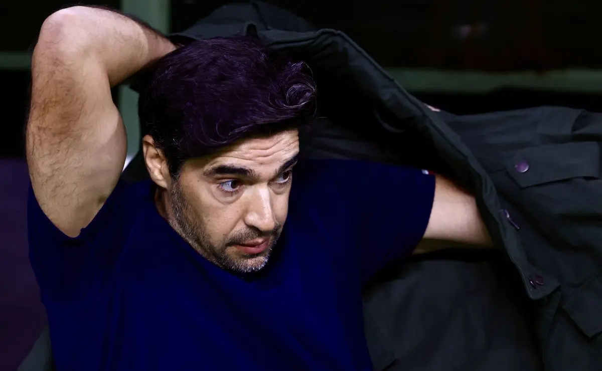 Abel Ferreira Considera Renovação com Palmeiras até 2027 após Mudança de Postura