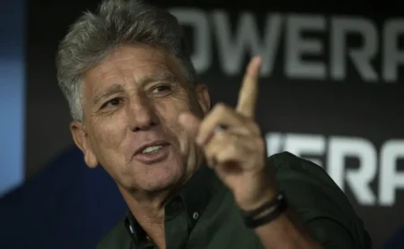Renato Gaúcho comenta sobre o Internacional após vitória do Fluminense: “Acontece com todo mundo”