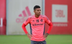 Matheus Dias: Destaque na Europa e Futuro Incerto no Internacional