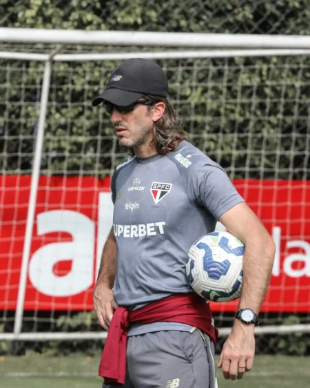 Zubeldía analisa opções: São Paulo inicia preparação para duelo contra Mirassol