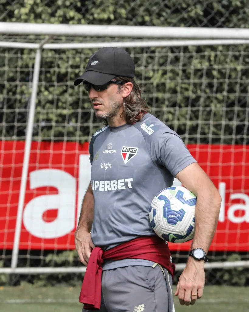 Zubeldía analisa opções: São Paulo inicia preparação para duelo contra Mirassol