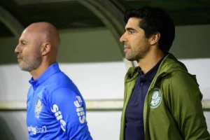 Auxiliar palmeirense exalta torcida e Estêvão após vitória: "O futuro do Brasil"